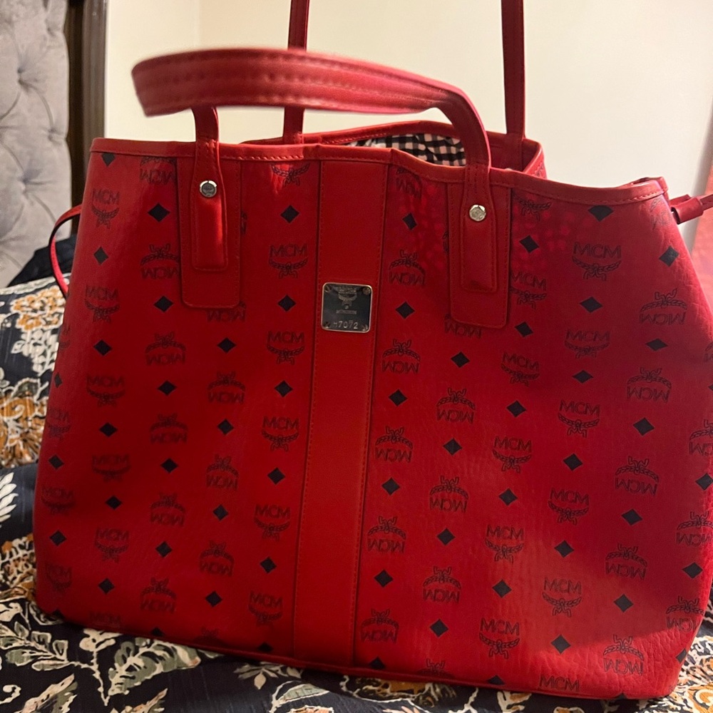 (MCM) Bag H7072—-Reversible—Leather- Large